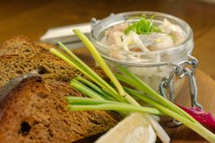 pickled herring with onion 220 g